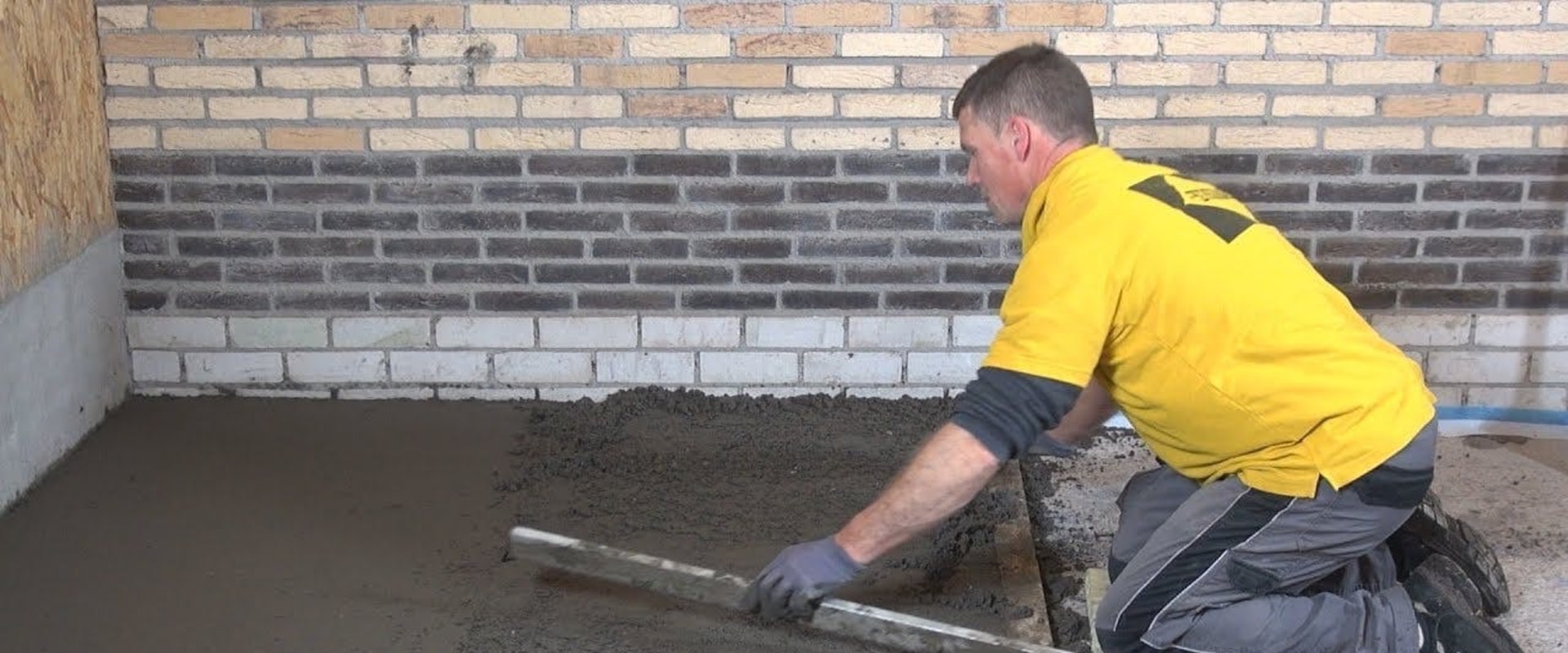 Wat is de goedkoopste manier om een betonnen vloer waterpas te maken?